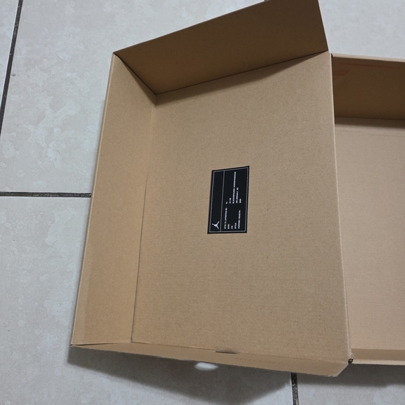 Empty Shoe Box - Picture 7 of 7